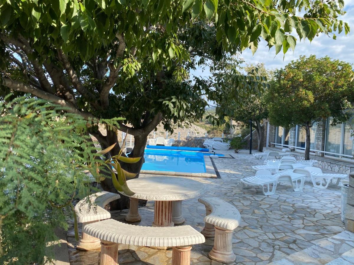 Resort Haus Toma Cesarica Exterior photo